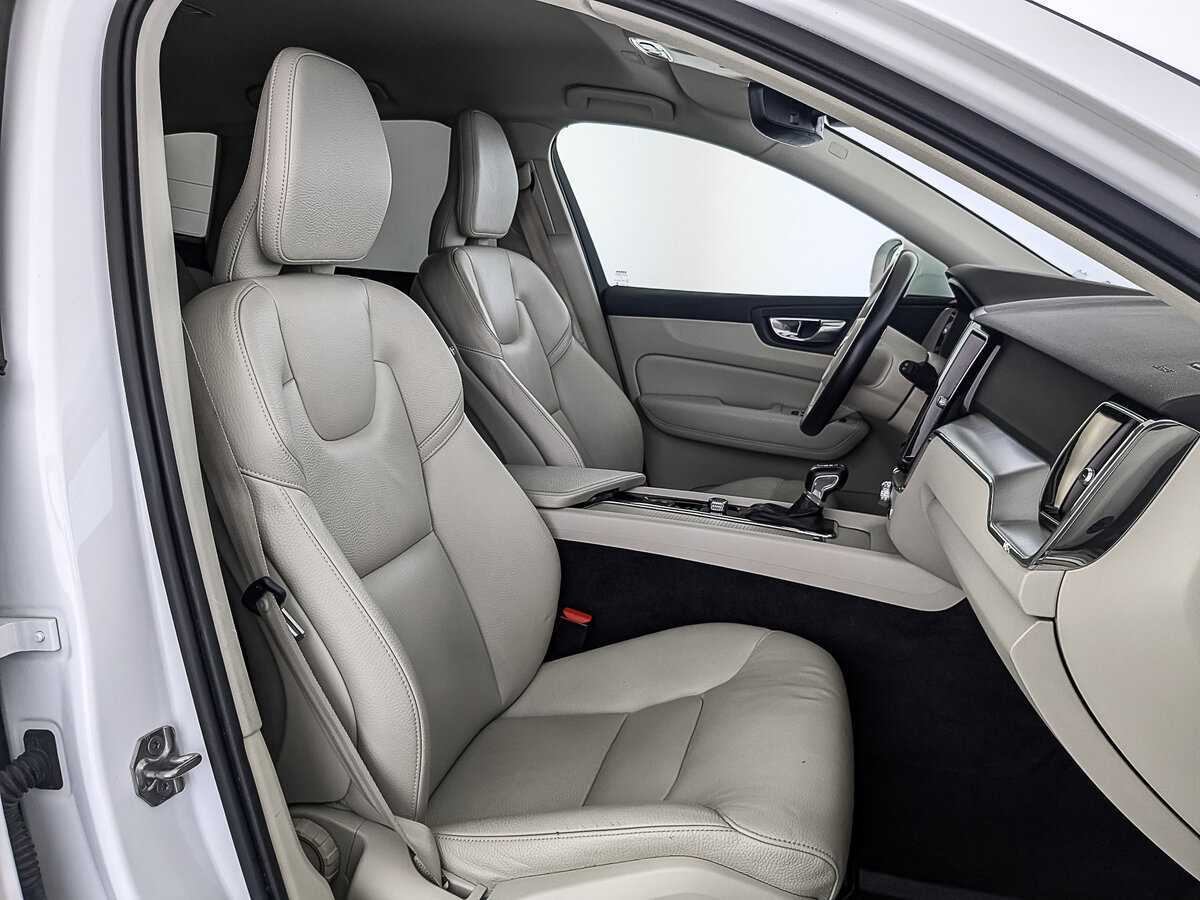 Б/У Вольво ИксЦ60 2018 года. Фото: #23