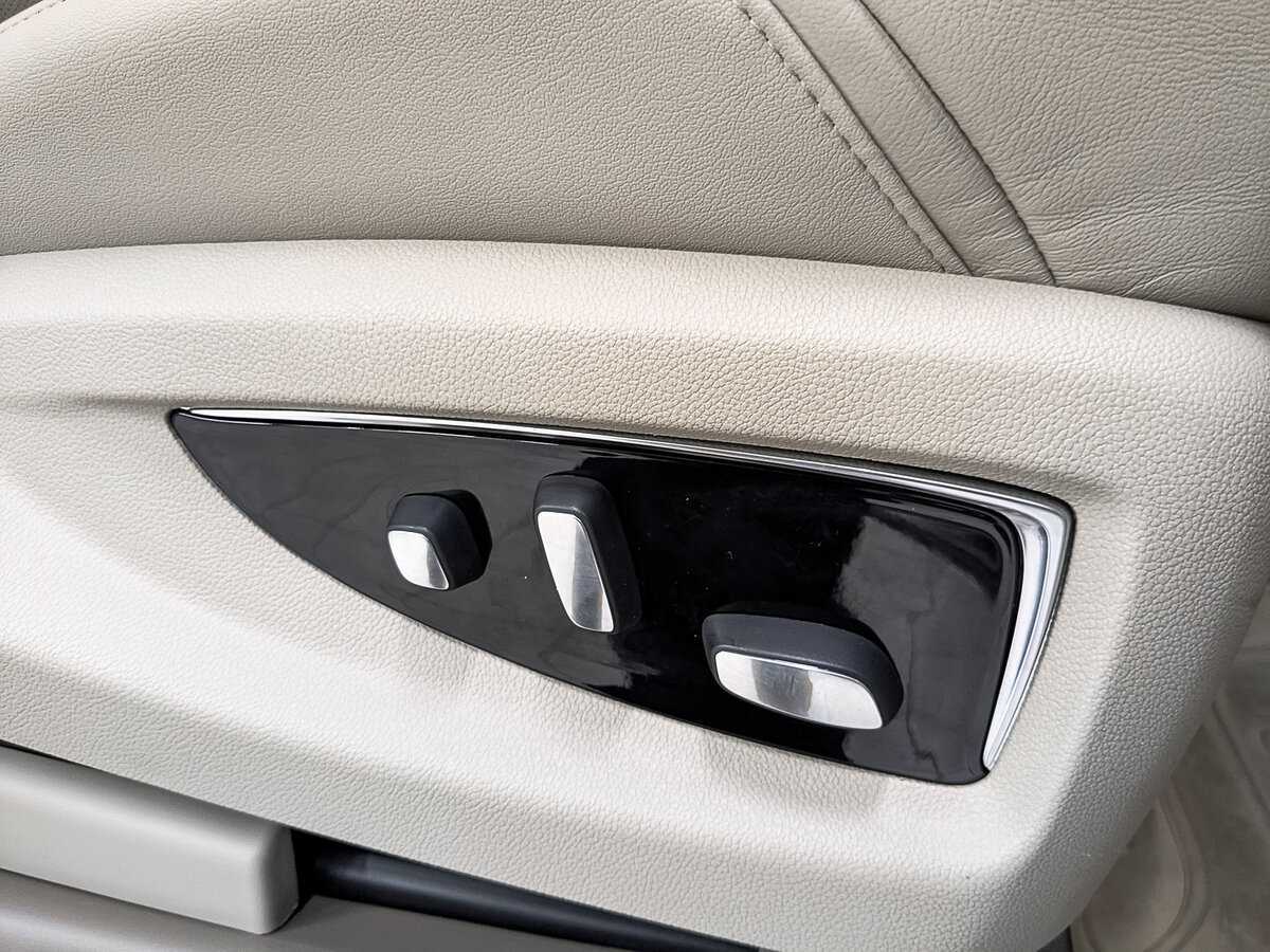 Б/У Кадиллак Эскалэйд 2019 года. Фото: #24