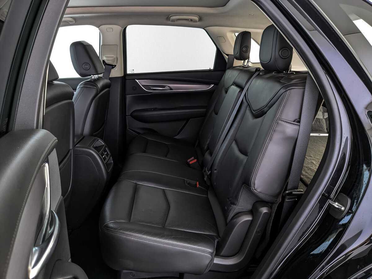 Б/У Кадиллак ИксТ5 2016 года. Фото: #16