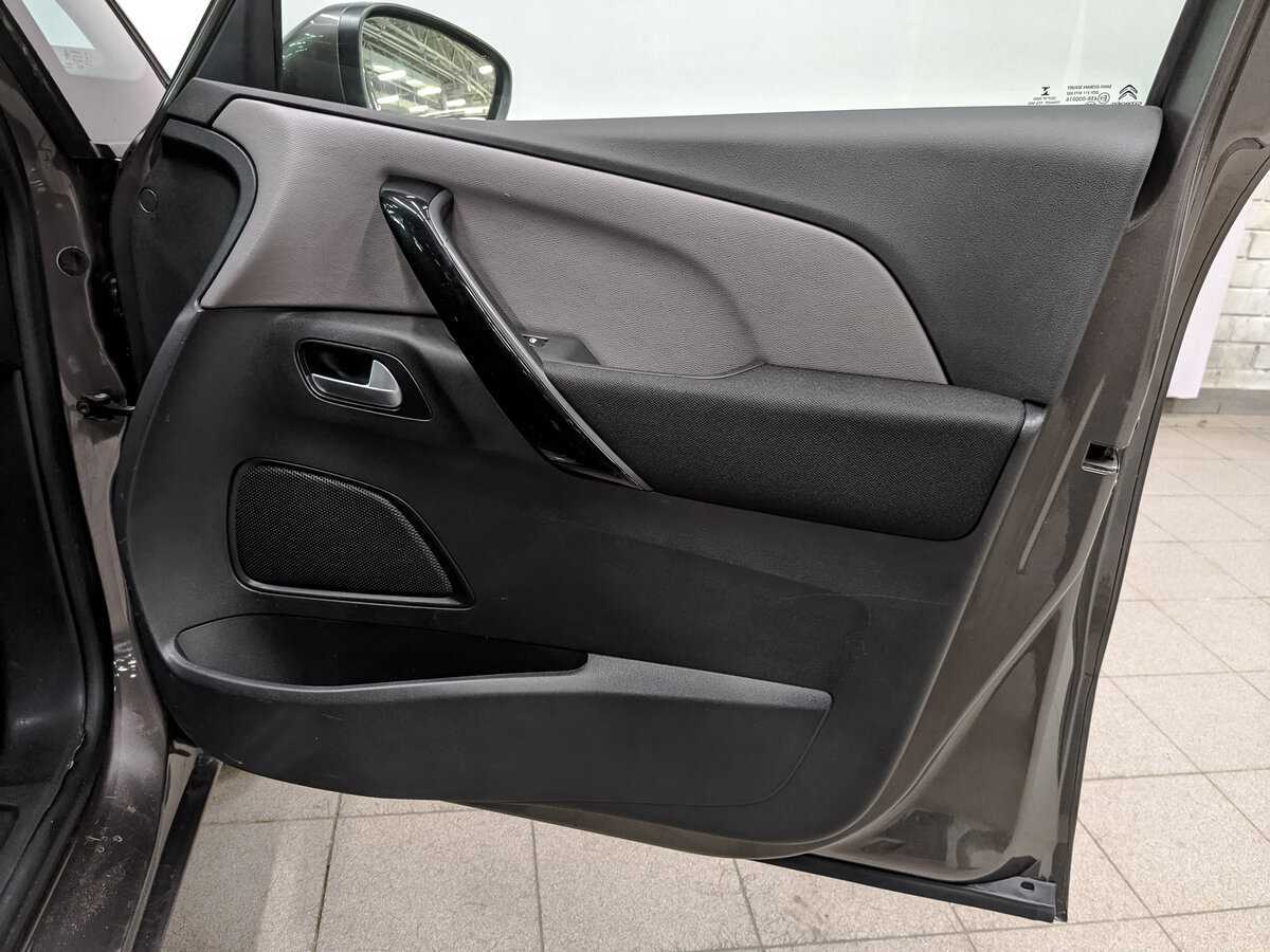 Б/У Ситроен Ц4 Пикассо 2017 года. Фото: #21