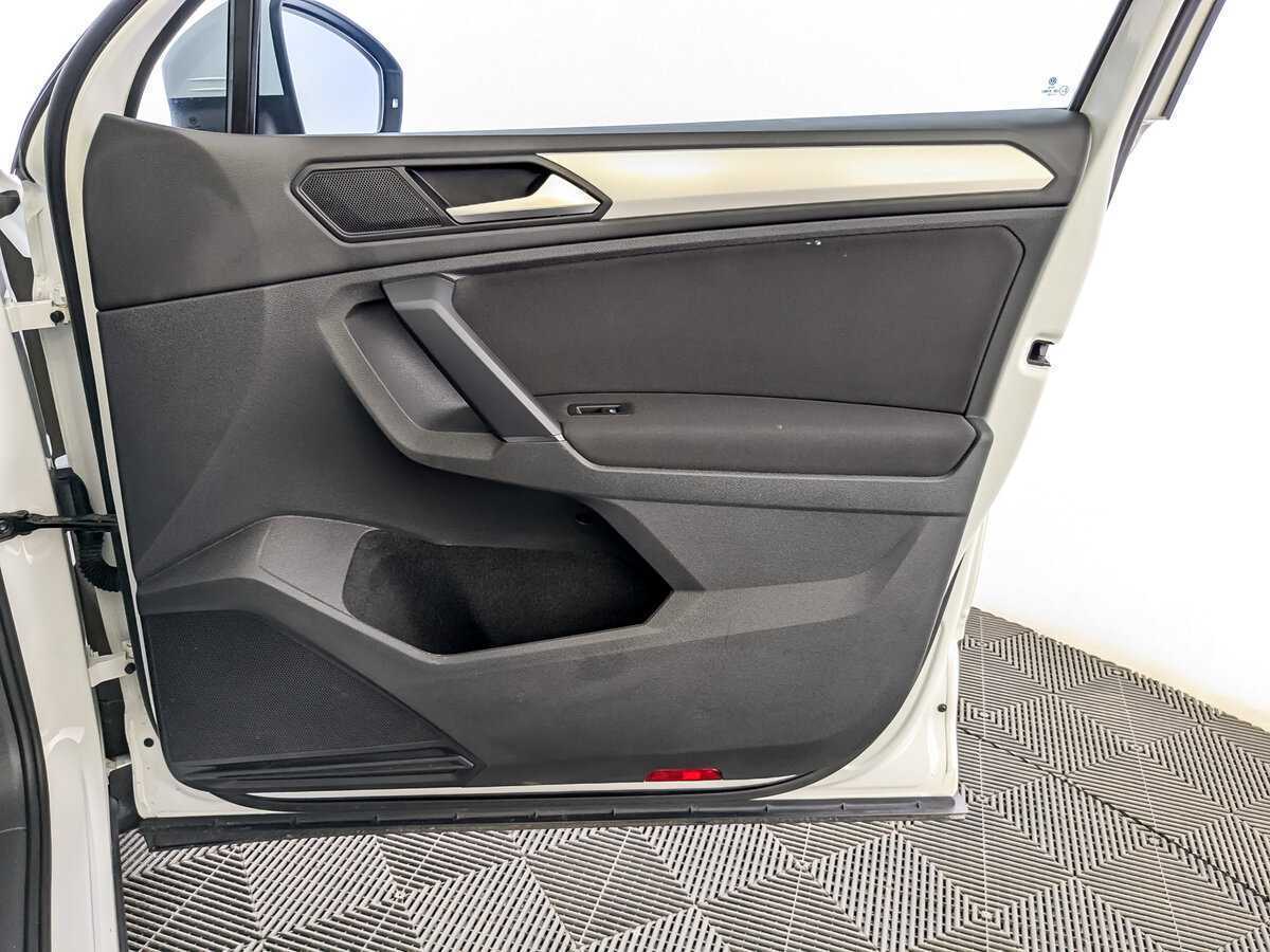 Б/У Фольксваген Тигуан 2020 года. Фото: #23