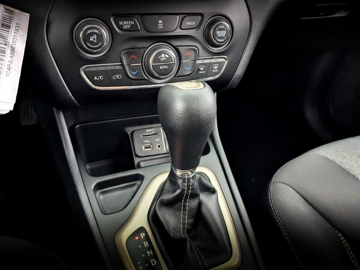 Б/У Джип Чироки 2014 года. Фото: #22