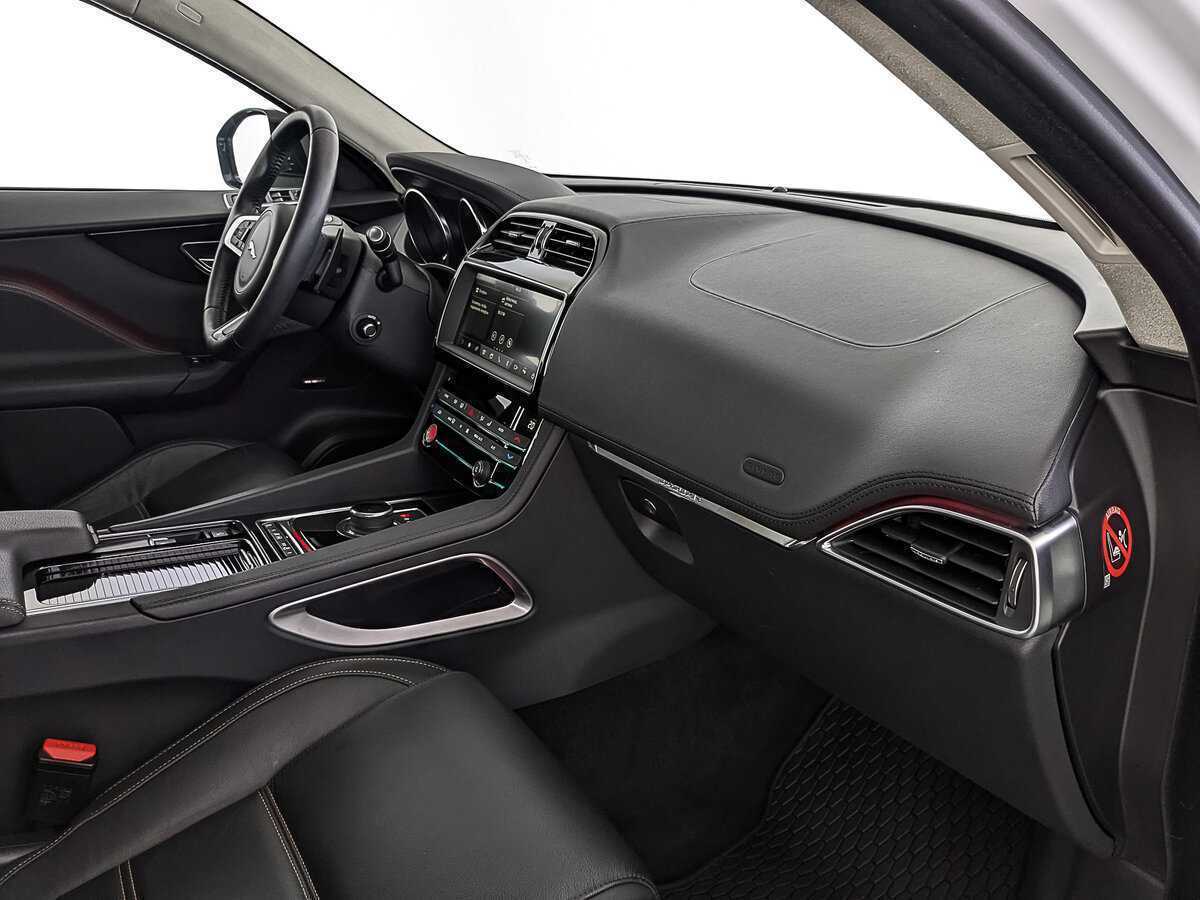 Б/У Ягуар Ф-Пэйс 2018 года. Фото: #12