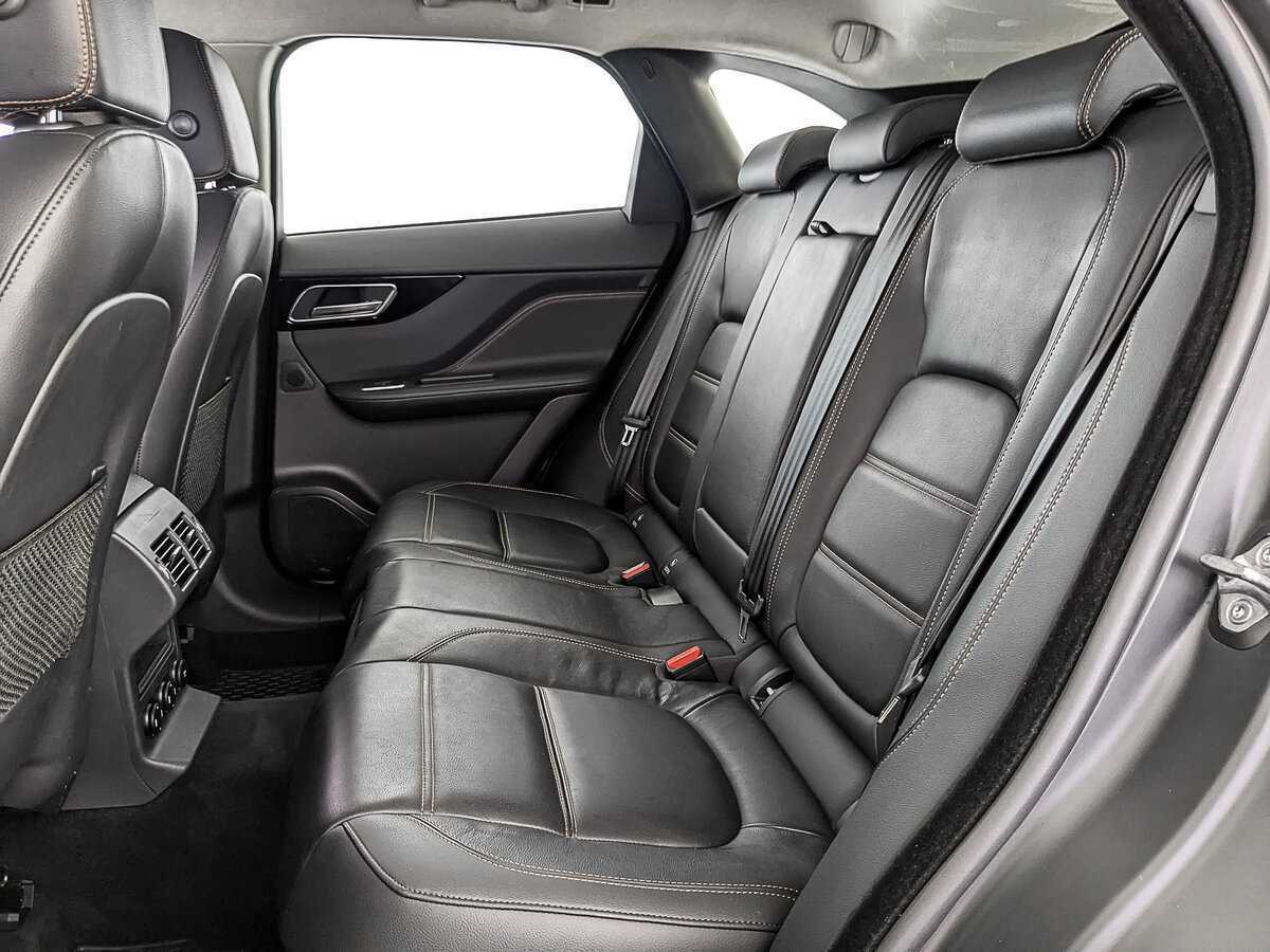 Б/У Ягуар Ф-Пэйс 2018 года. Фото: #17