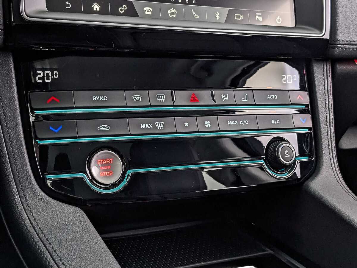 Б/У Ягуар Ф-Пэйс 2018 года. Фото: #20