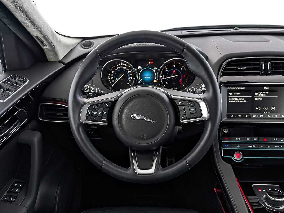 Б/У Ягуар Ф-Пэйс 2018 года. Фото: #21