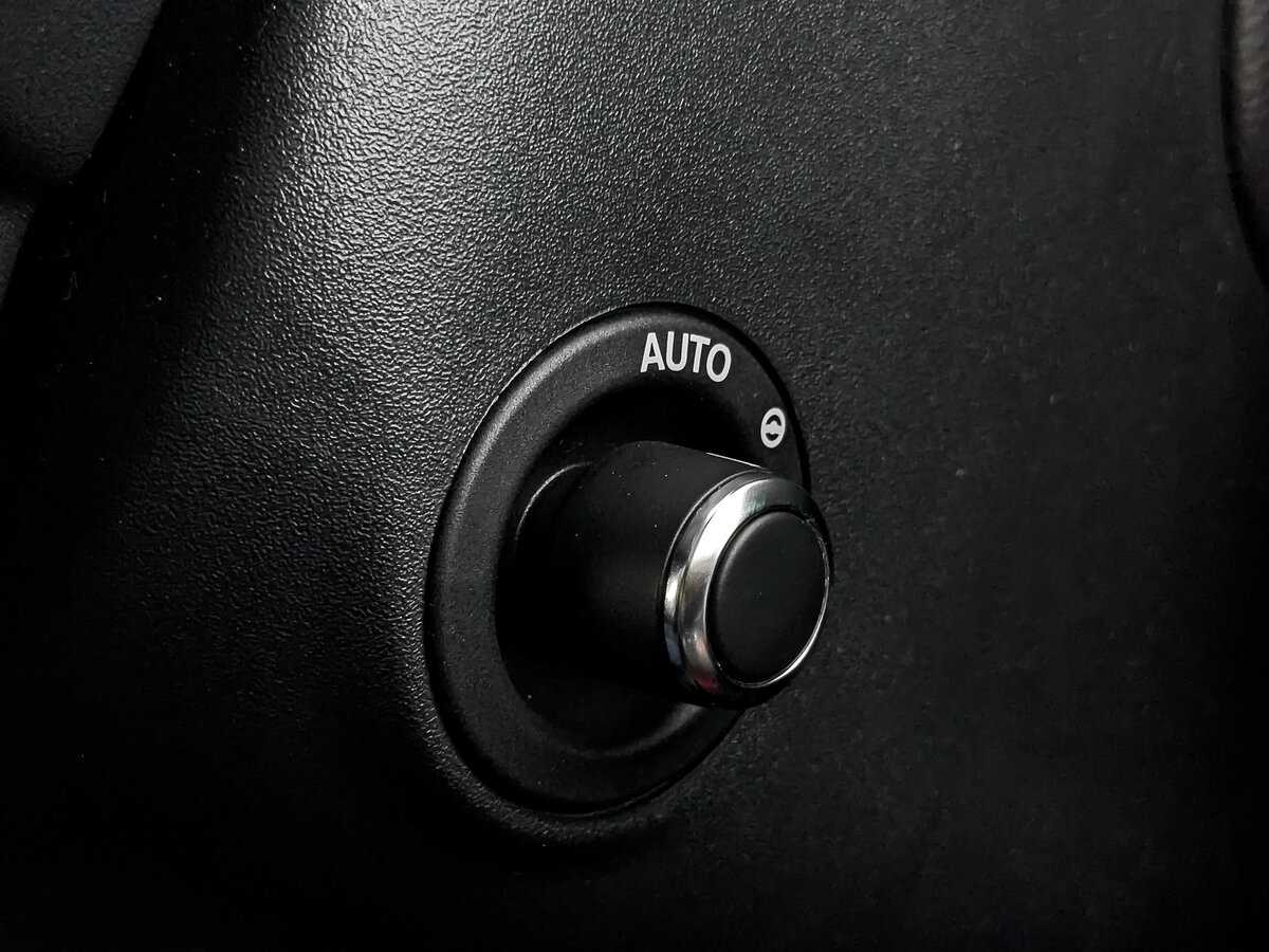 Б/У Ягуар Ф-Пэйс 2018 года. Фото: #27