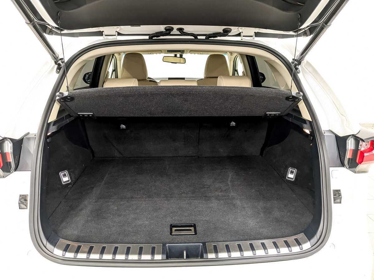 Б/У Лексус Н-Икс 2016 года. Фото: #9