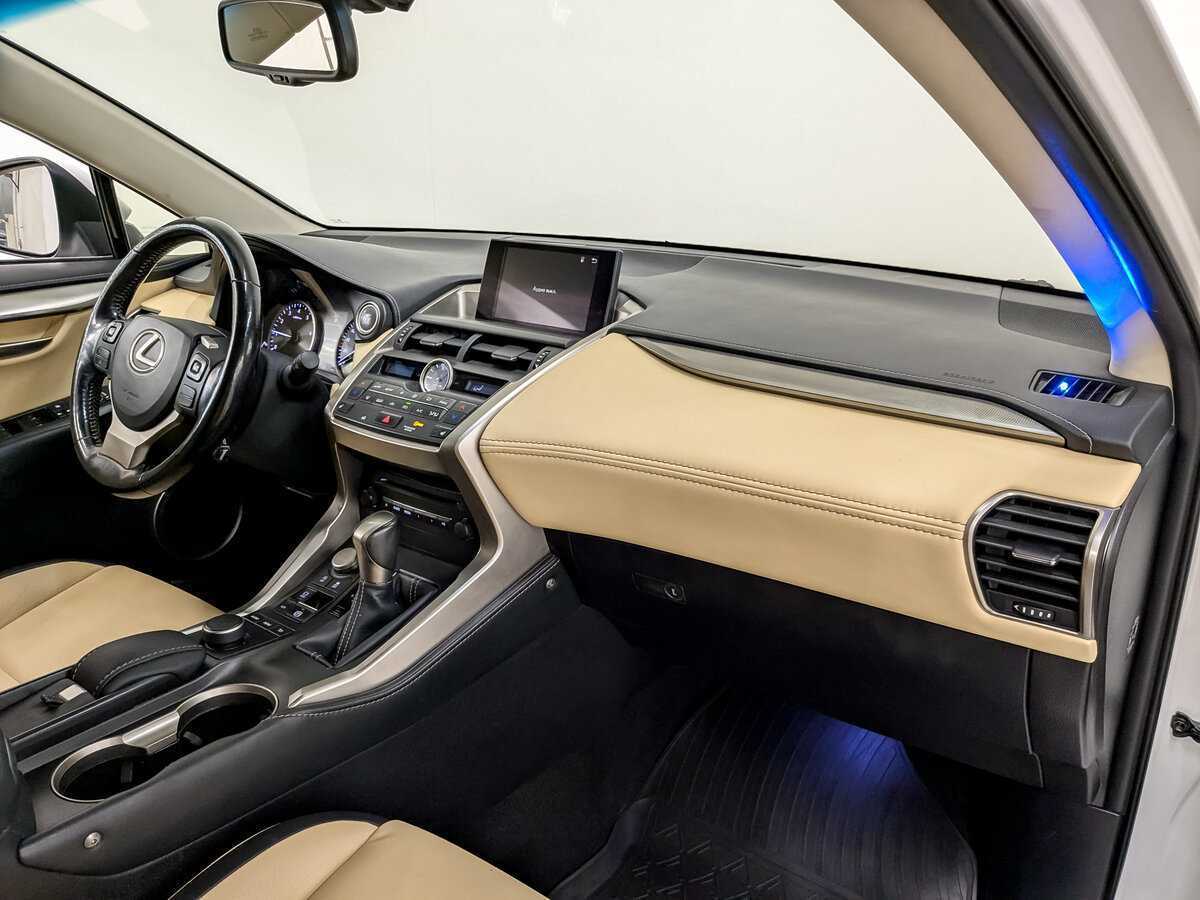 Б/У Лексус Н-Икс 2016 года. Фото: #10