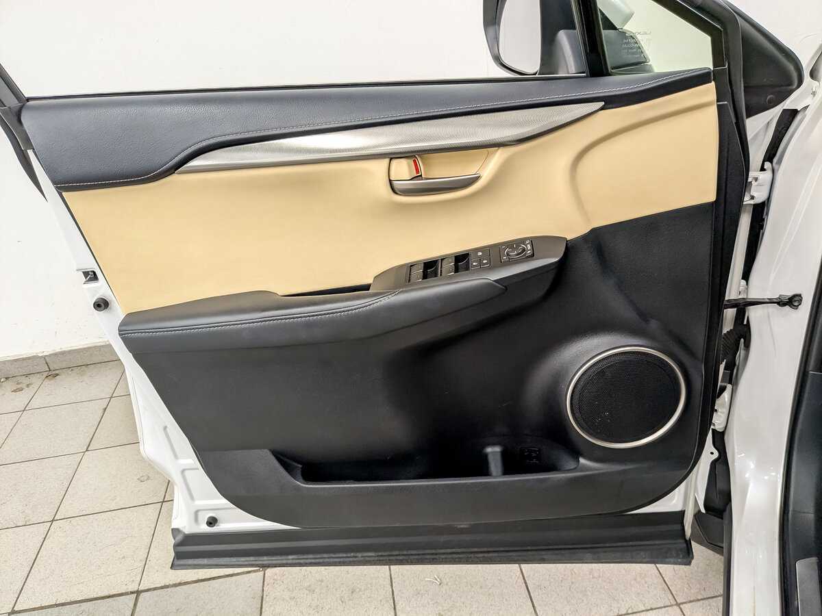 Б/У Лексус Н-Икс 2016 года. Фото: #17