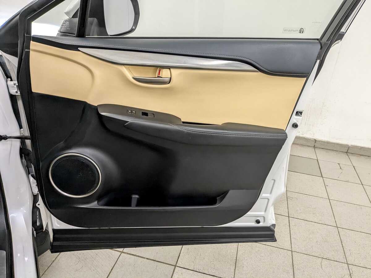 Б/У Лексус Н-Икс 2016 года. Фото: #22