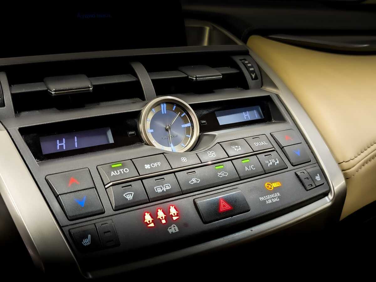 Б/У Лексус Н-Икс 2016 года. Фото: #23