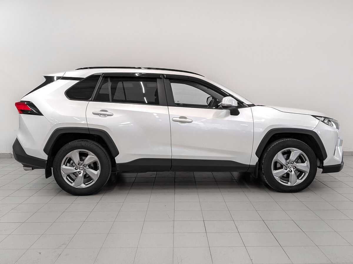 Б/У Тойота Рав4 2021 года. Фото: #3