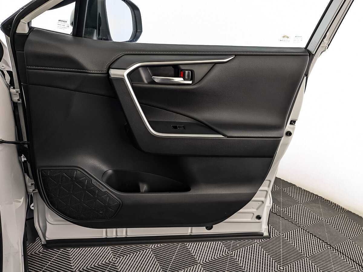 Б/У Тойота Рав4 2021 года. Фото: #21