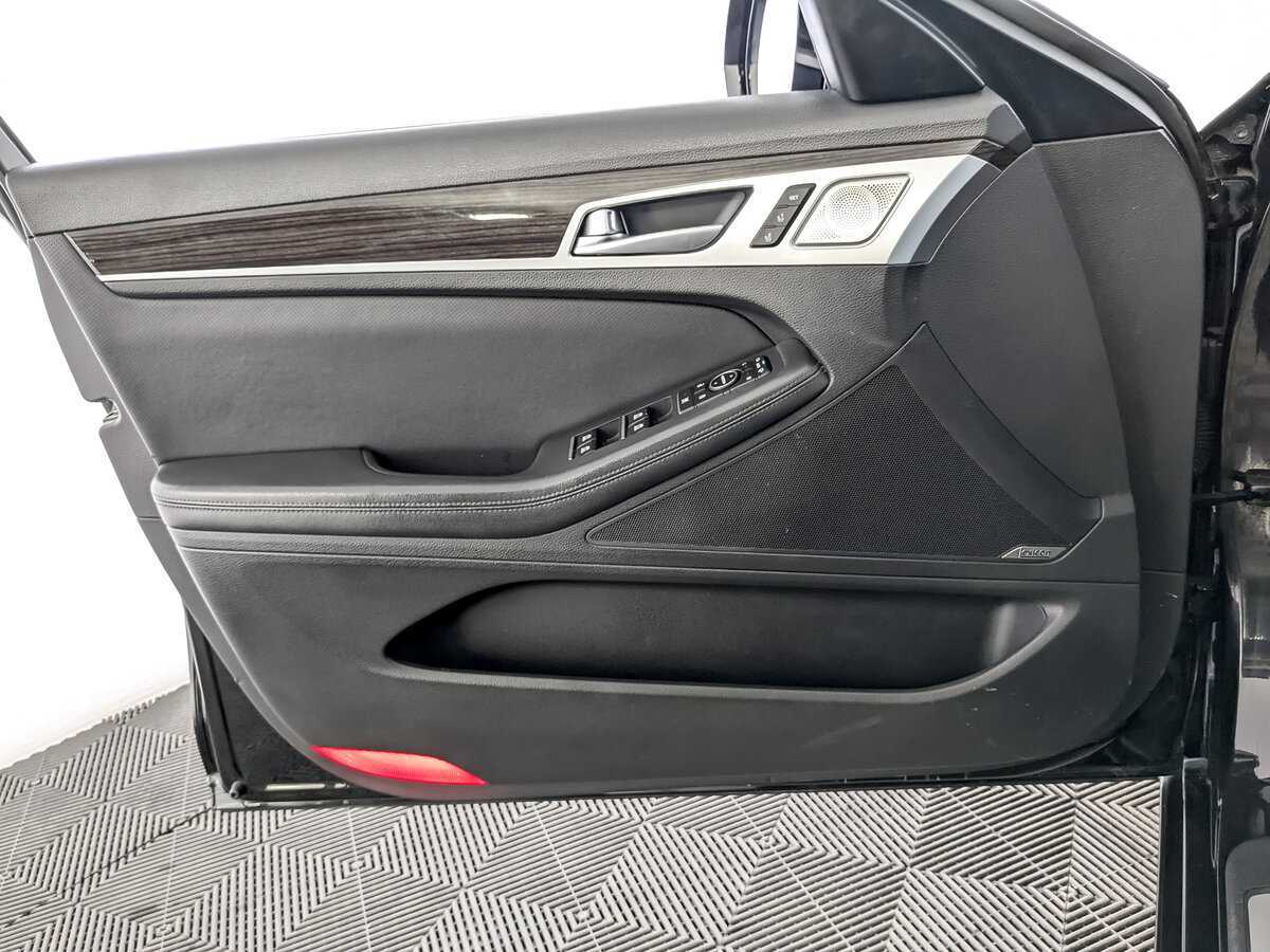 Б/У Генезис Г80 2019 года. Фото: #18