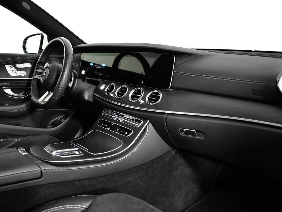 Б/У Мерседес-Бенц Е-Класс 2021 года. Фото: #9