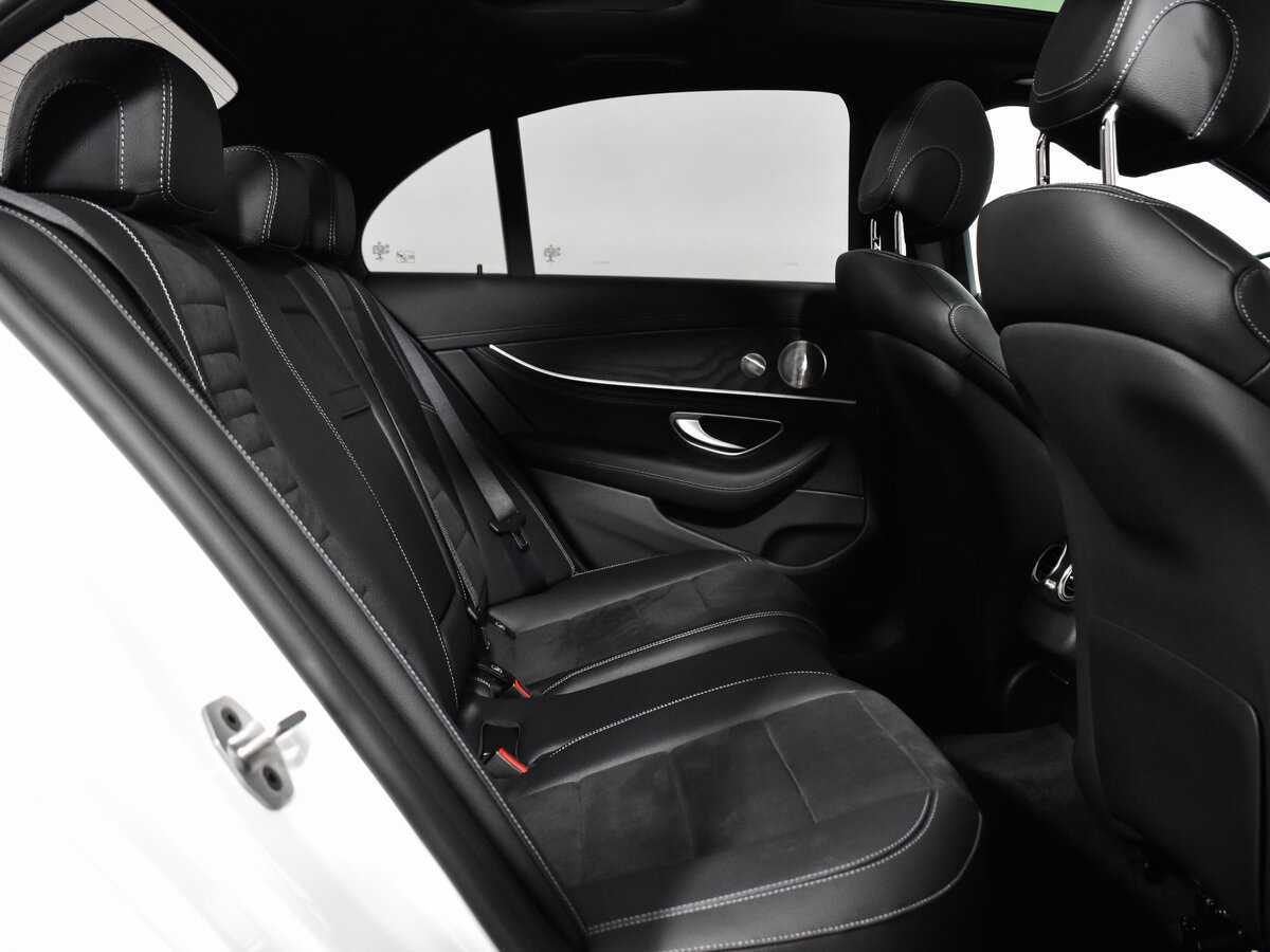 Б/У Мерседес-Бенц Е-Класс 2021 года. Фото: #12