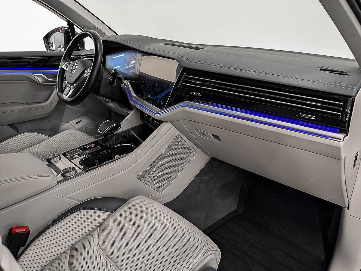 Б/У Фольксваген Туарег 2020 года. Фото: #12