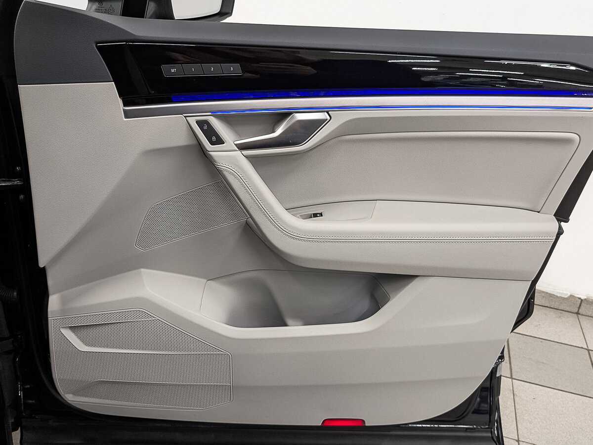 Б/У Фольксваген Туарег 2020 года. Фото: #24