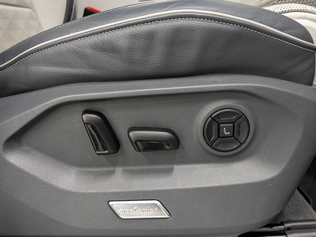 Б/У Фольксваген Туарег 2020 года. Фото: #26