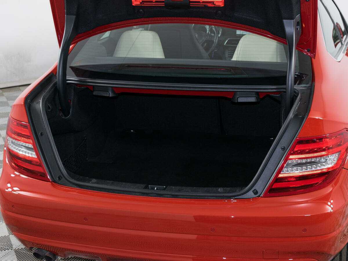 Б/У Мерседес-Бенц Ц-Класс 2012 года. Фото: #6