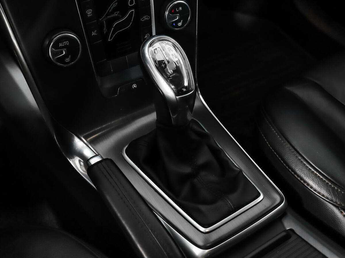 Б/У Вольво В40 Кросс Кантри 2013 года. Фото: #7