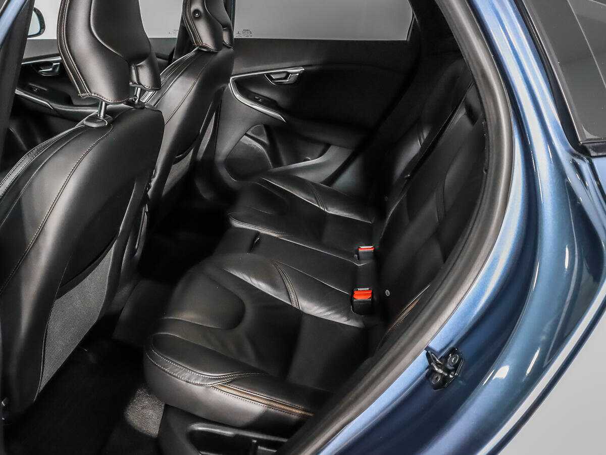 Б/У Вольво В40 Кросс Кантри 2013 года. Фото: #8