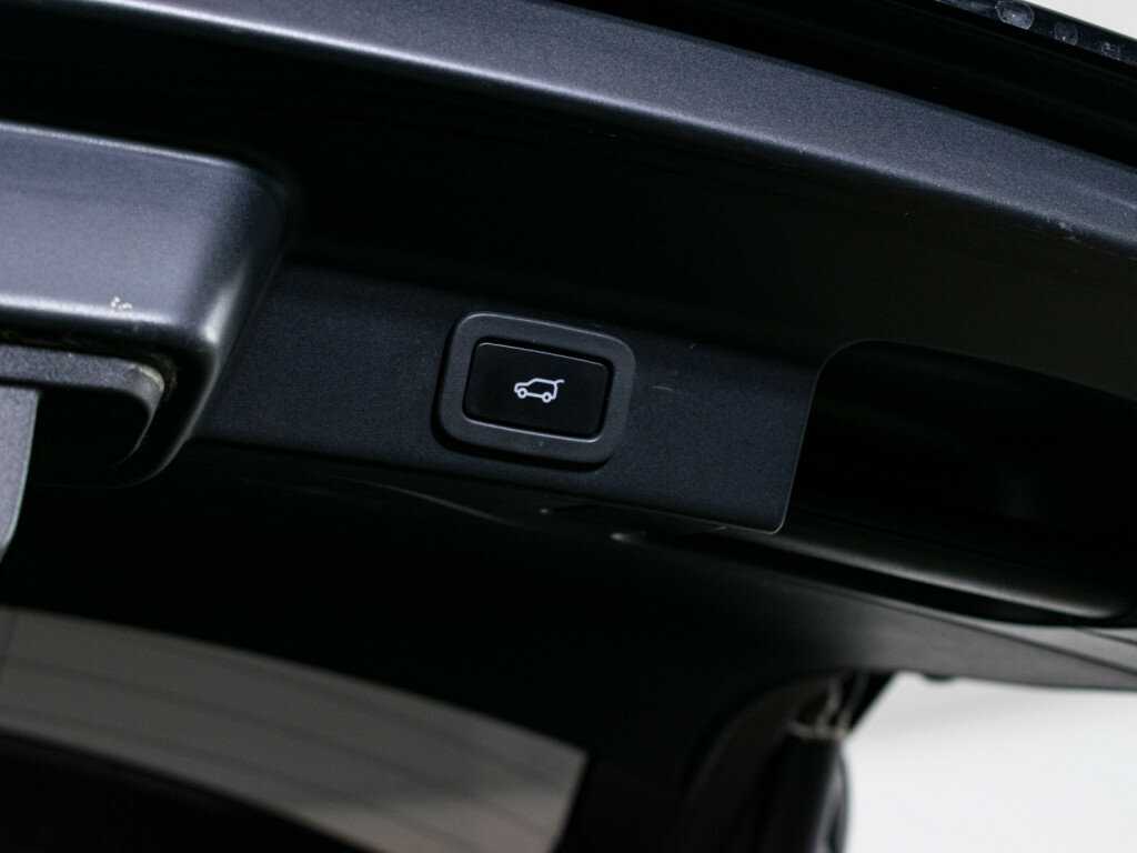 Б/У Ягуар Ф-Пэйс 2017 года. Фото: #7