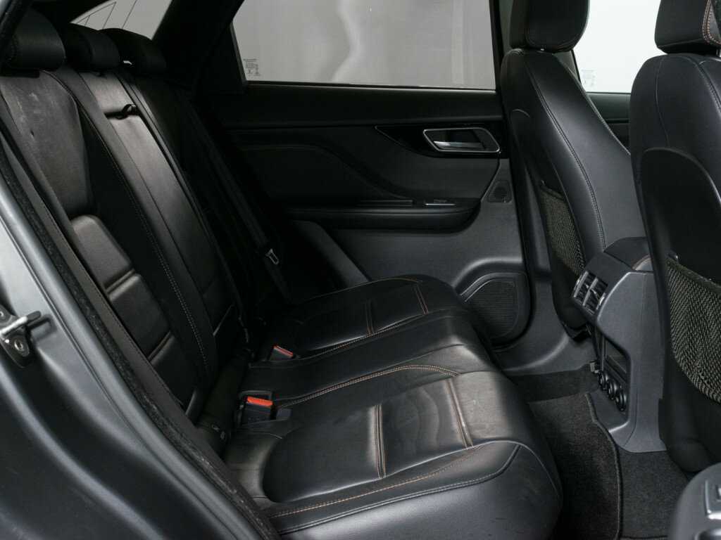 Б/У Ягуар Ф-Пэйс 2017 года. Фото: #10