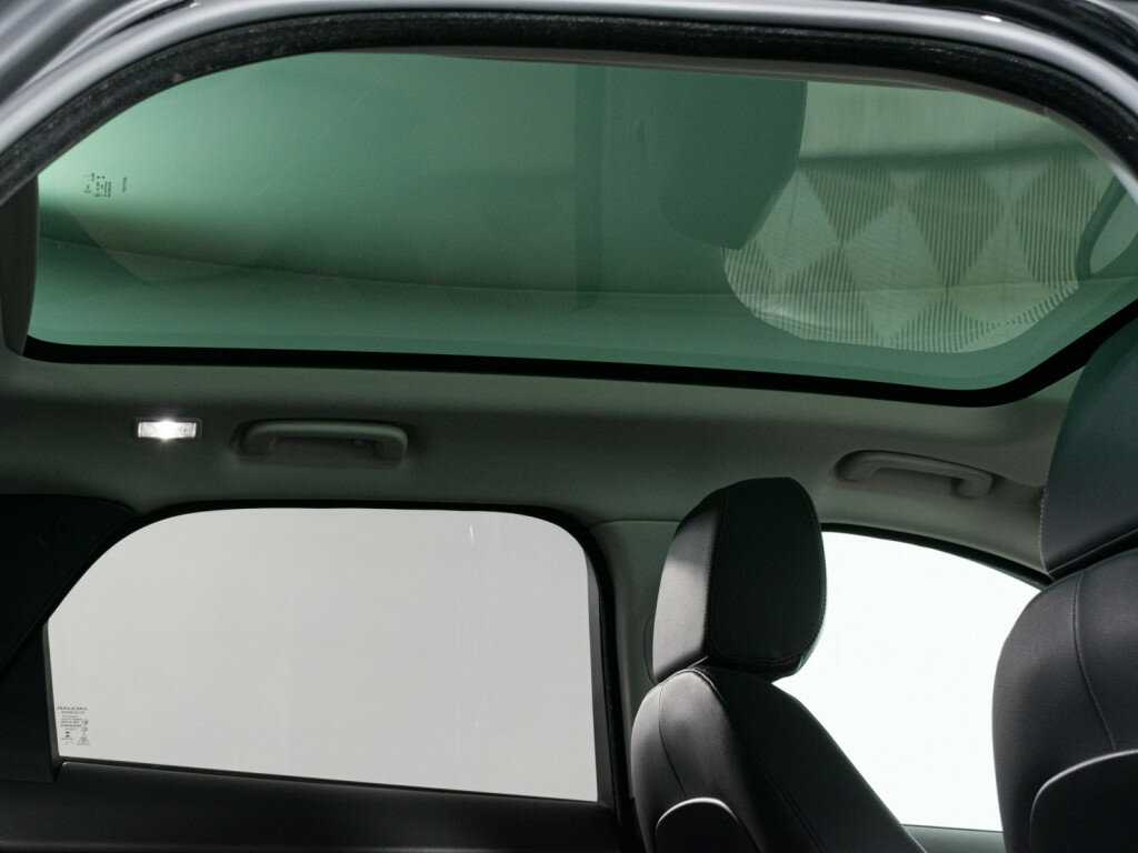 Б/У Ягуар Ф-Пэйс 2017 года. Фото: #11