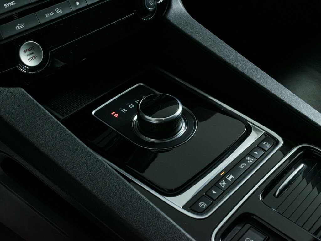 Б/У Ягуар Ф-Пэйс 2017 года. Фото: #15