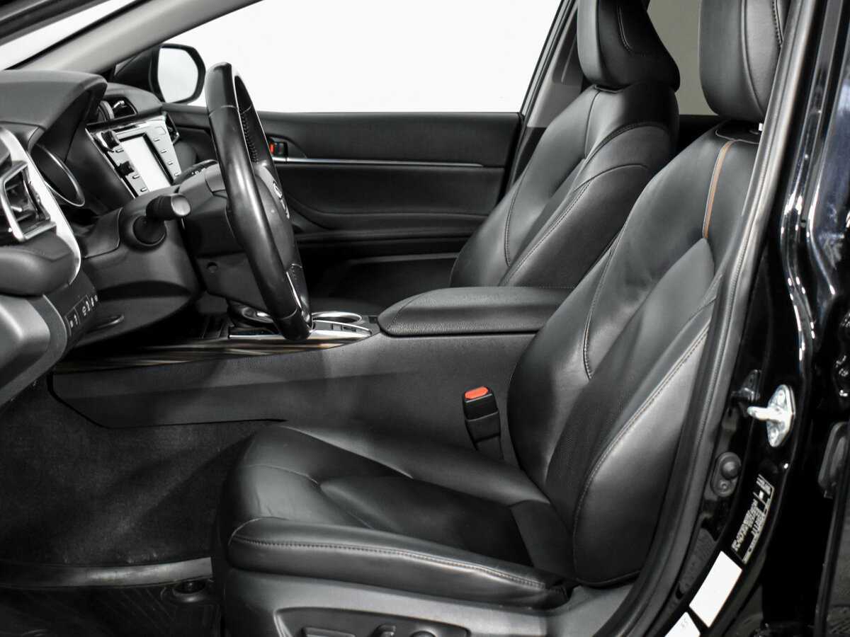 Б/У Тойота Камри 2020 года. Фото: #8