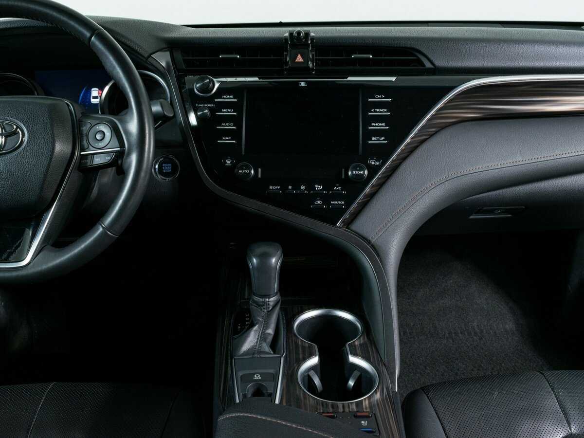 Б/У Тойота Камри 2018 года. Фото: #8