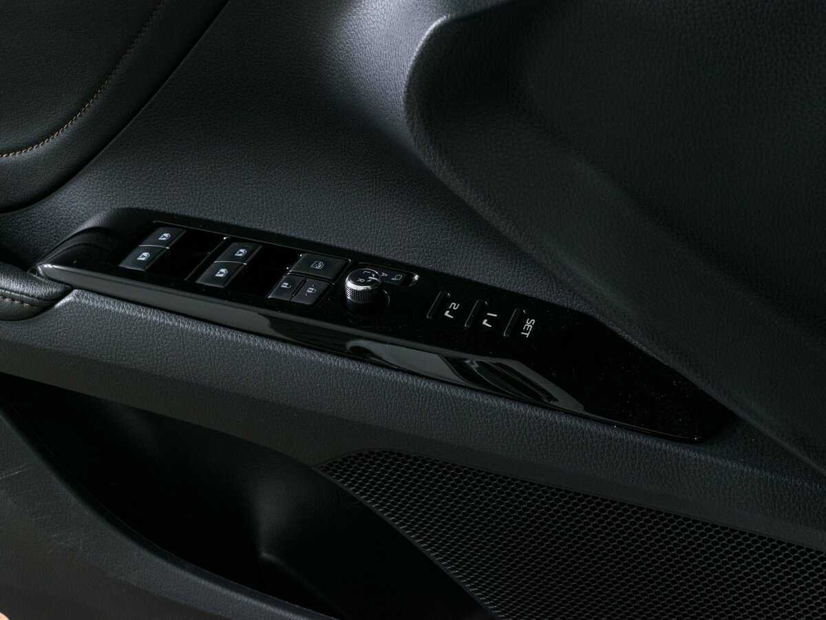 Б/У Тойота Камри 2018 года. Фото: #14