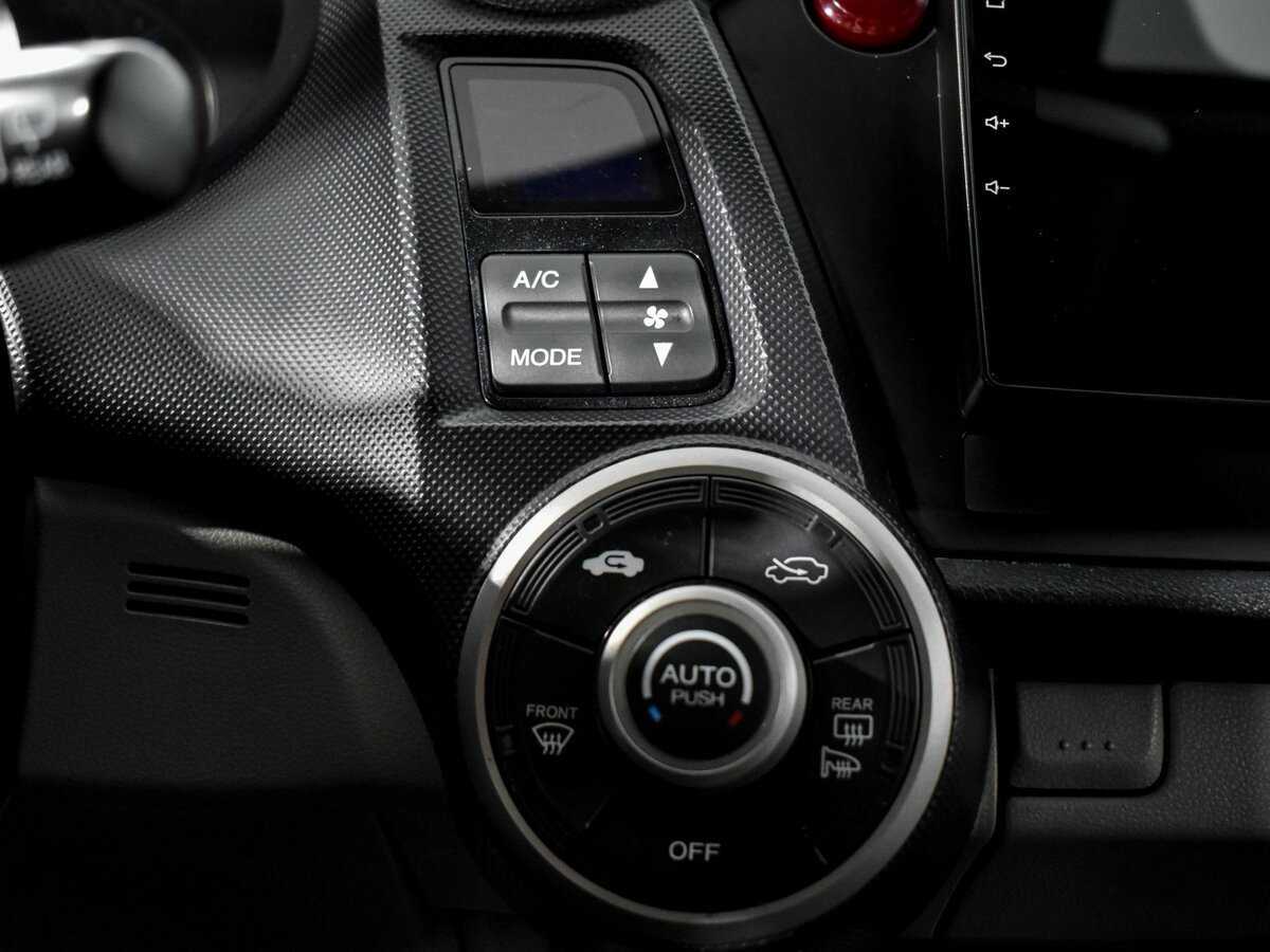 Б/У Хонда Инсайт 2010 года. Фото: #10