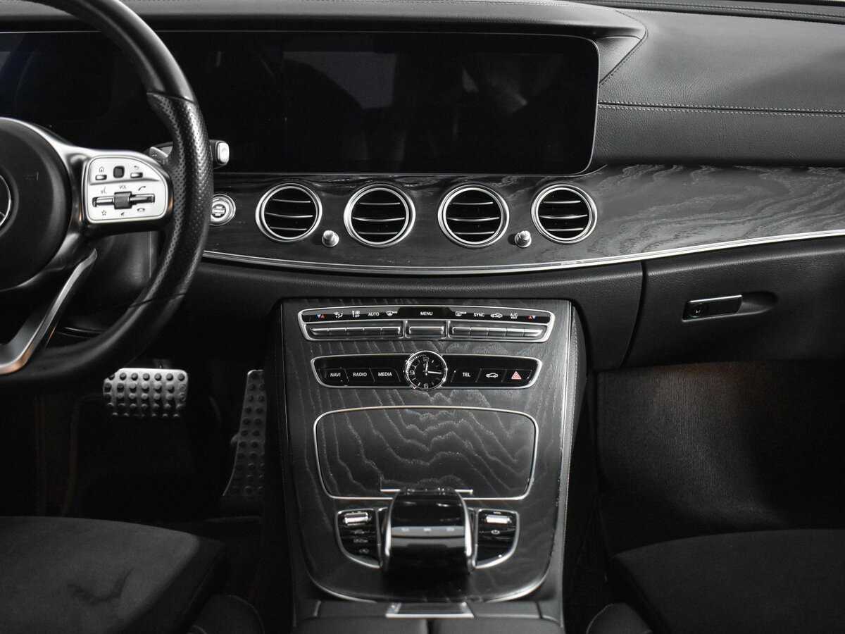 Б/У Мерседес-Бенц Е-Класс 2018 года. Фото: #11