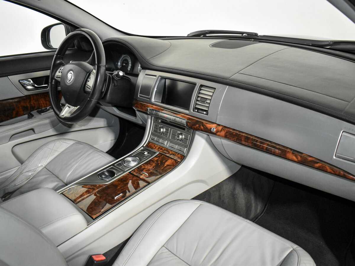 Б/У Ягуар ИксФ 2008 года. Фото: #11