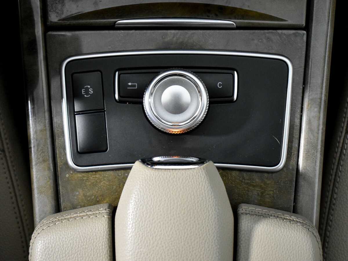 Б/У Мерседес-Бенц Е-Класс 2010 года. Фото: #8