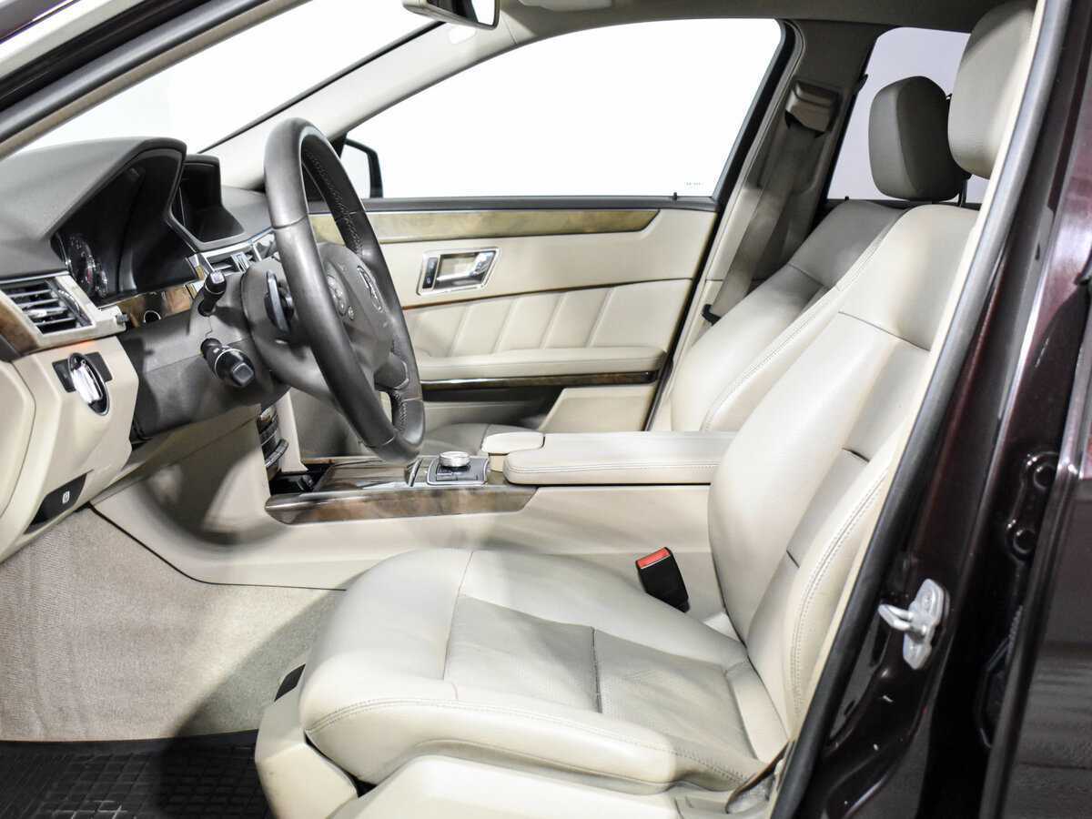 Б/У Мерседес-Бенц Е-Класс 2010 года. Фото: #9