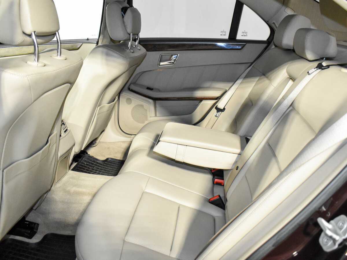 Б/У Мерседес-Бенц Е-Класс 2010 года. Фото: #11