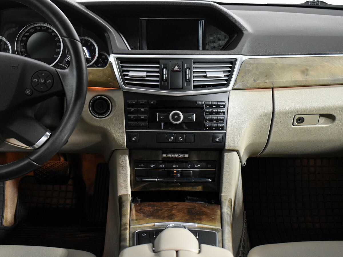 Б/У Мерседес-Бенц Е-Класс 2010 года. Фото: #13