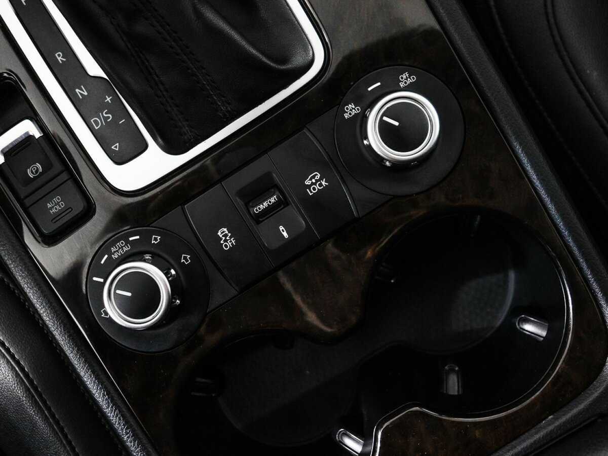 Б/У Фольксваген Туарег 2012 года. Фото: #11