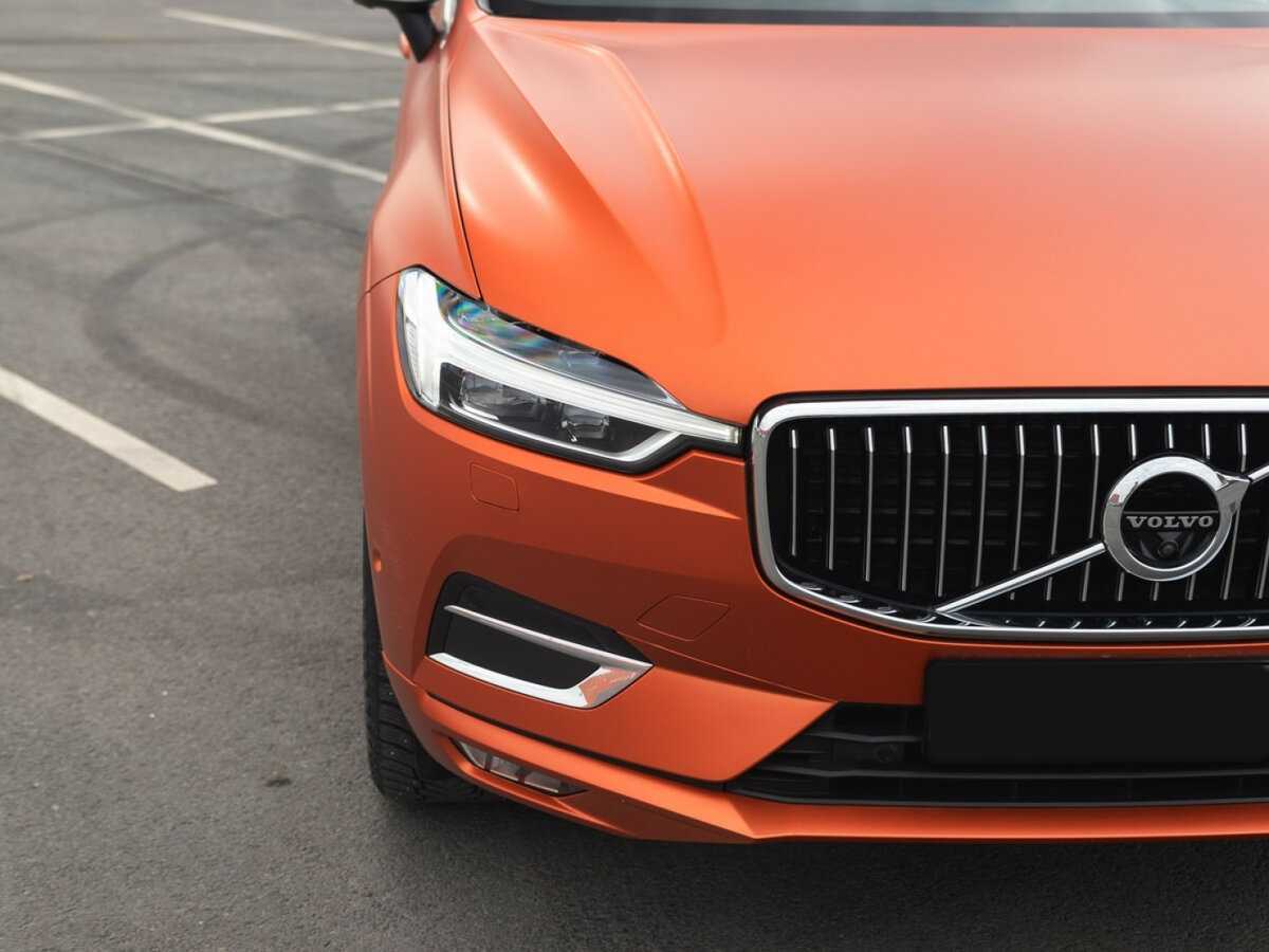 Б/У Вольво ИксЦ60 2019 года. Фото: #2