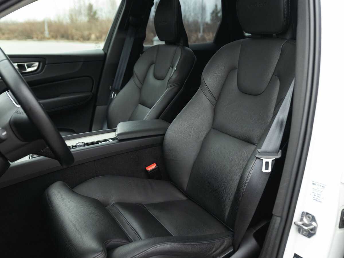 Б/У Вольво ИксЦ60 2019 года. Фото: #11