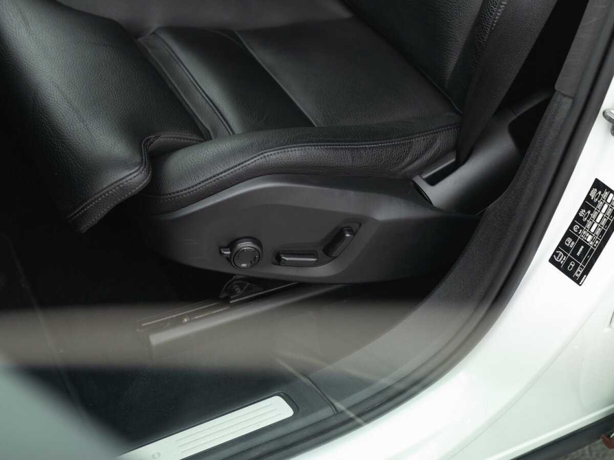 Б/У Вольво ИксЦ60 2019 года. Фото: #12