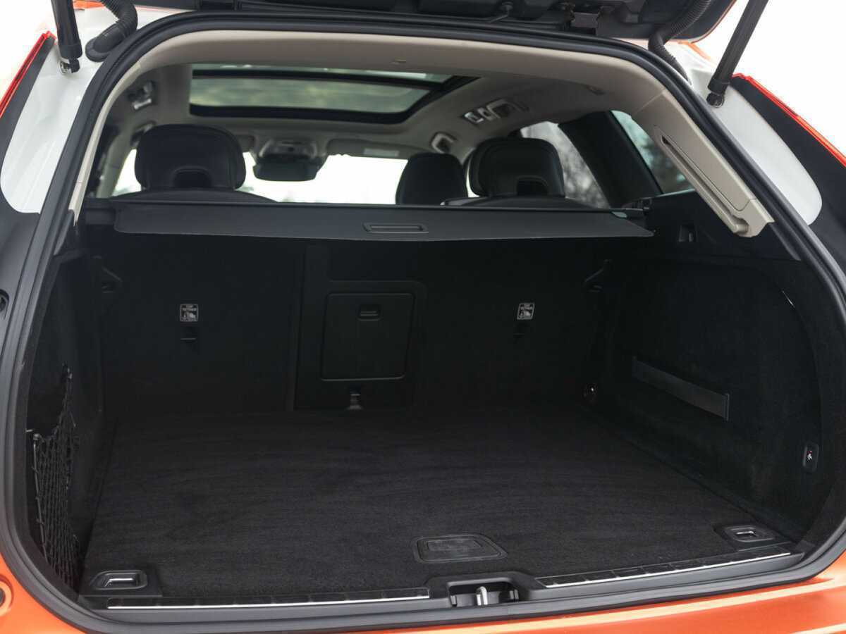 Б/У Вольво ИксЦ60 2019 года. Фото: #15