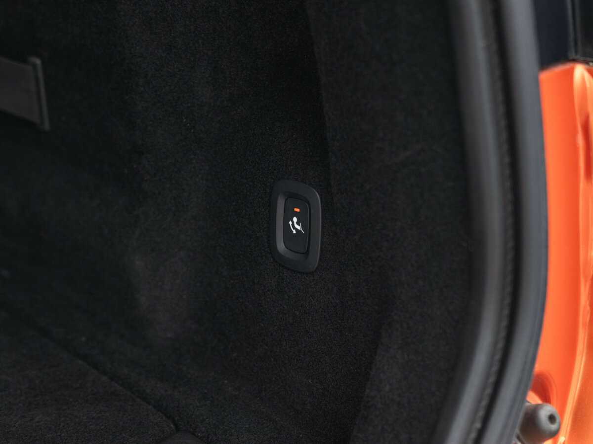 Б/У Вольво ИксЦ60 2019 года. Фото: #17