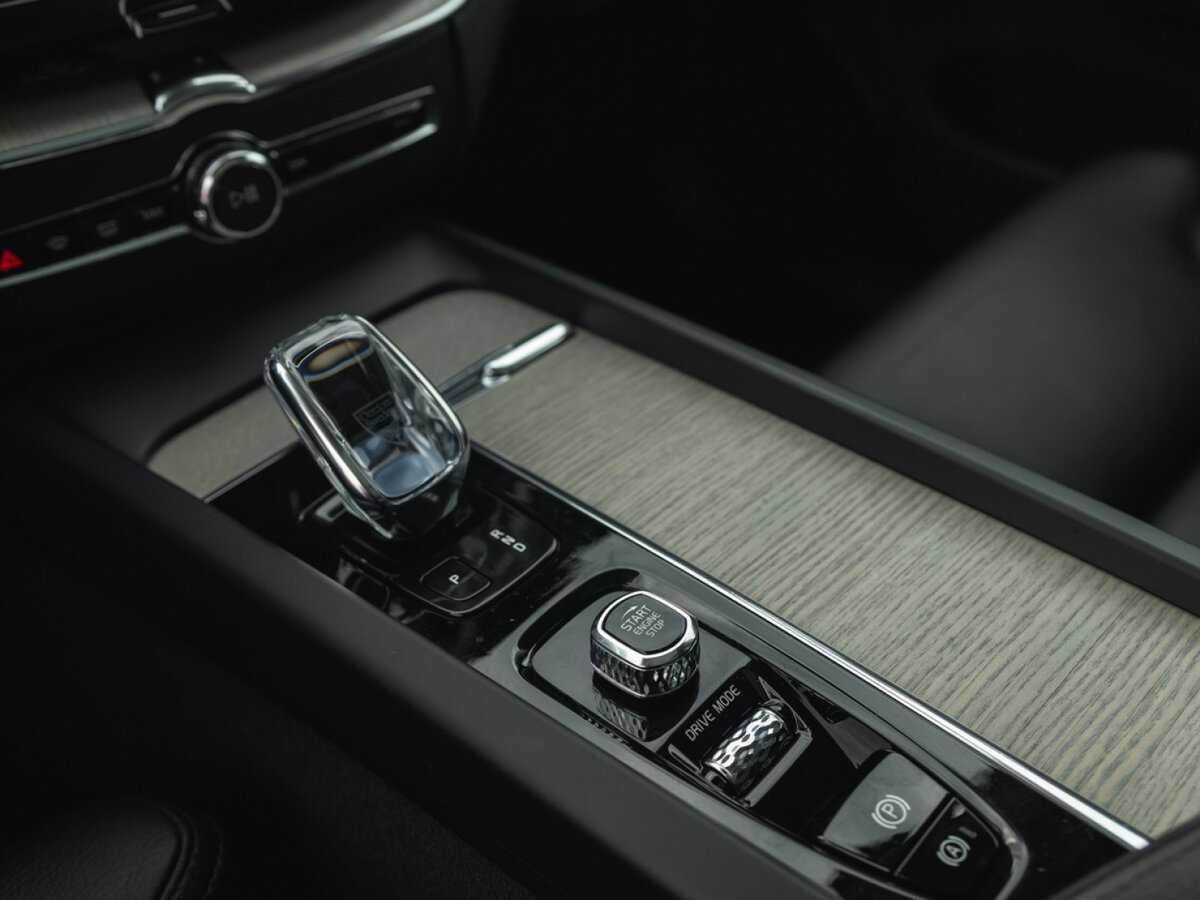 Б/У Вольво ИксЦ60 2019 года. Фото: #23