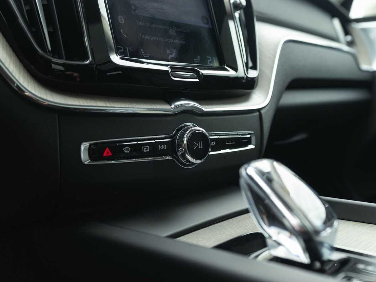 Б/У Вольво ИксЦ60 2019 года. Фото: #25