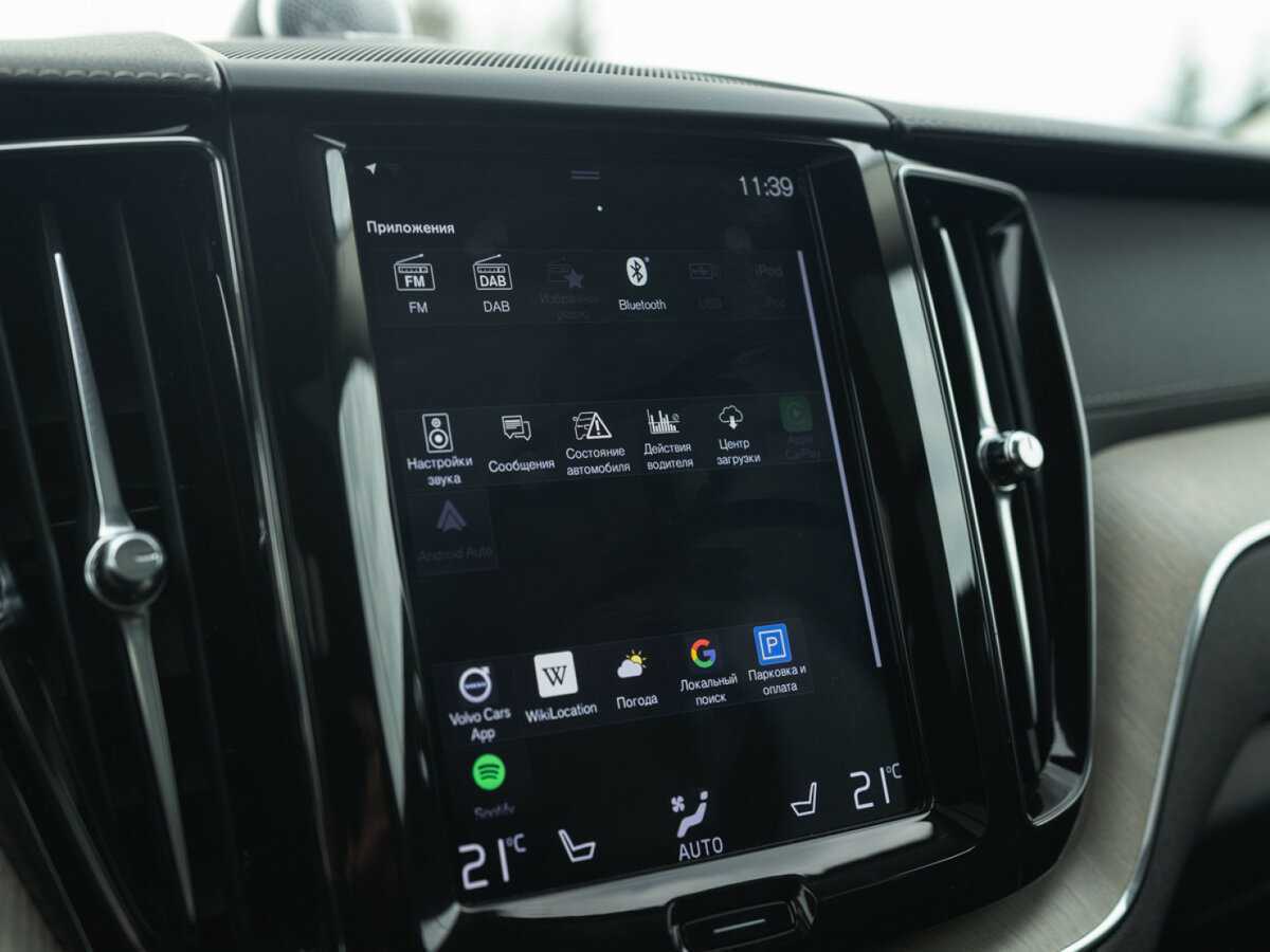 Б/У Вольво ИксЦ60 2019 года. Фото: #28